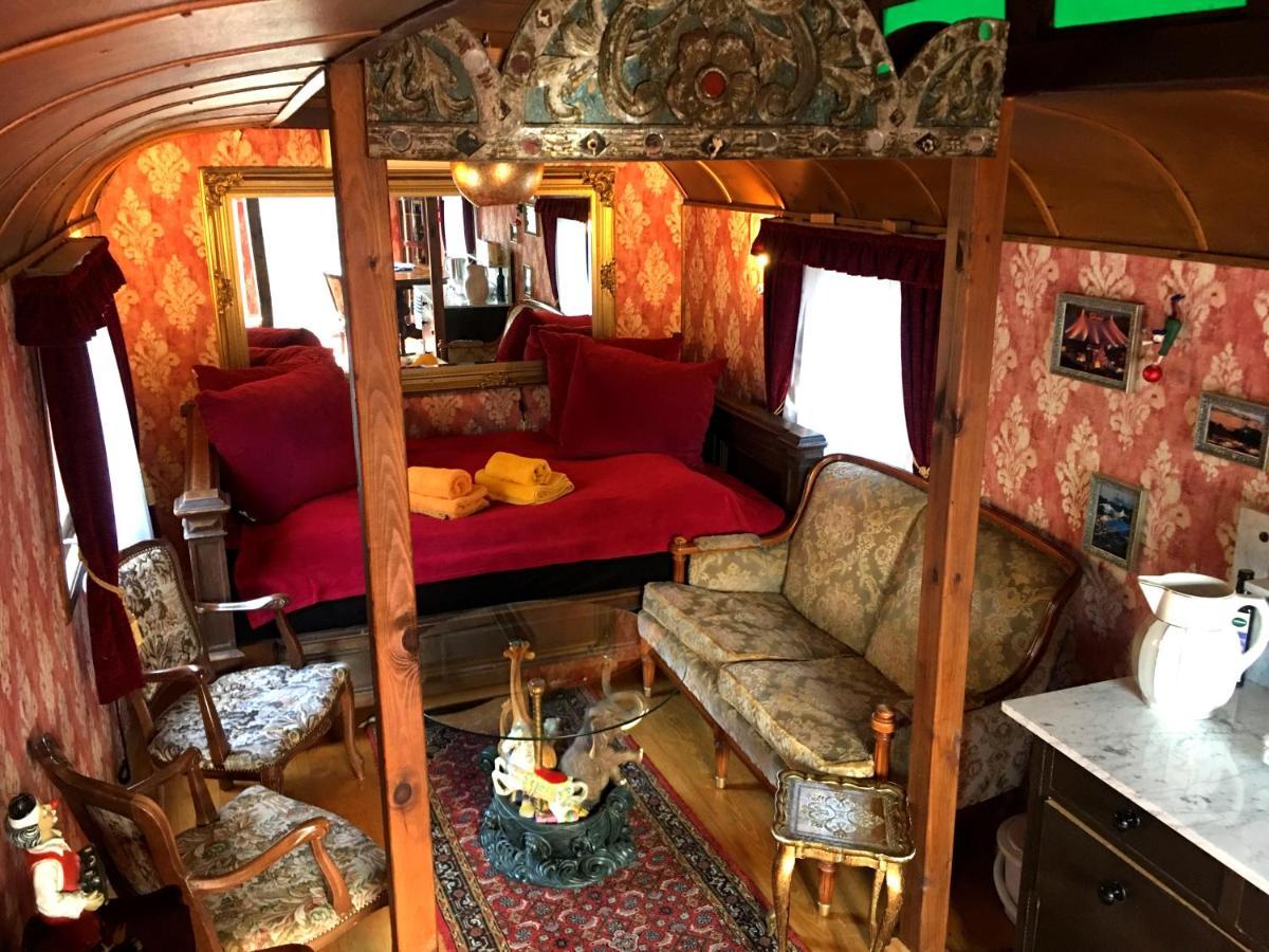 Historischer Zirkuswagen Mit Terrasse Und Blick Ins Gruene Witzenhausen Eksteriør bilde