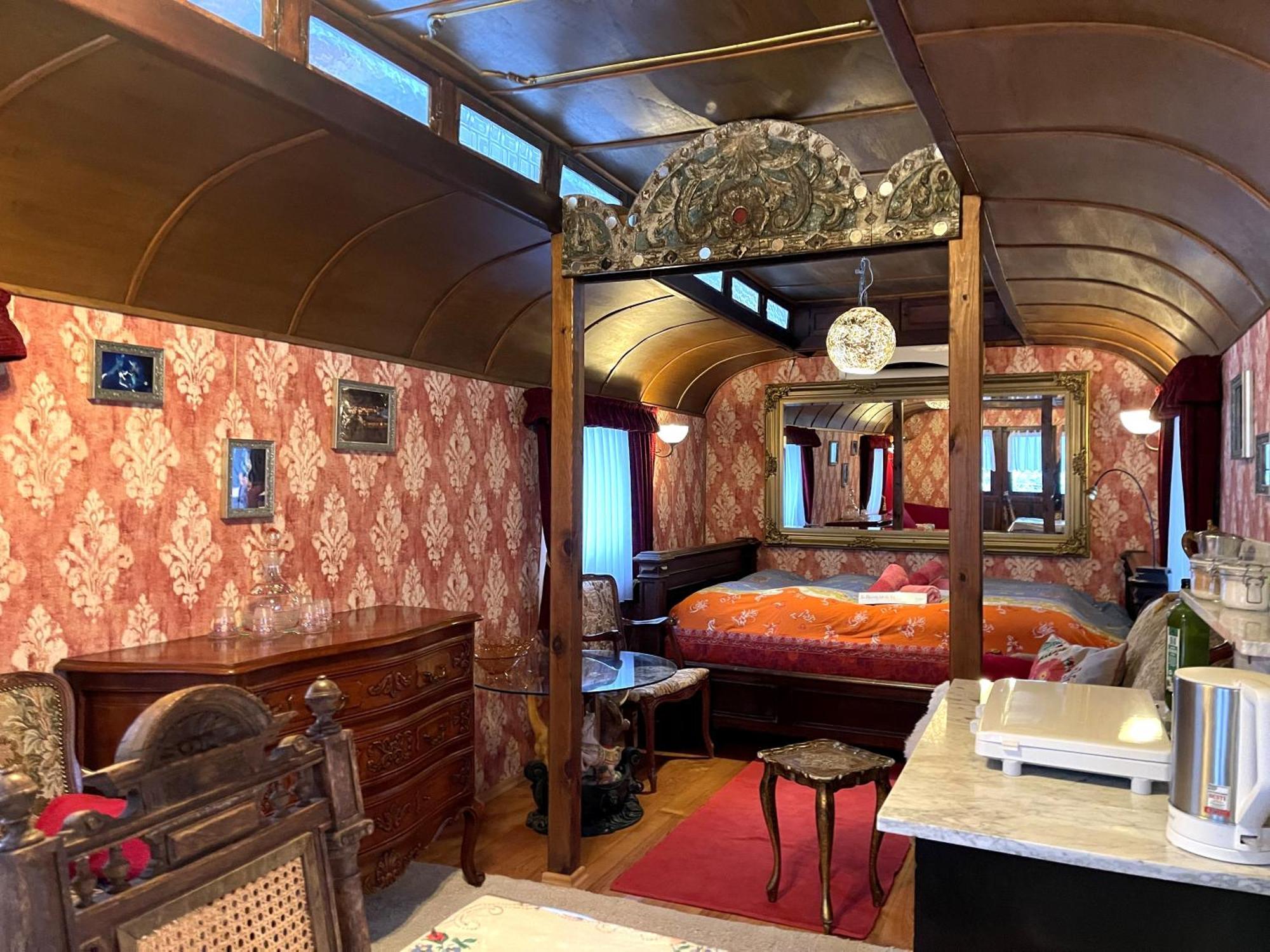 Historischer Zirkuswagen Mit Terrasse Und Blick Ins Gruene Witzenhausen Eksteriør bilde